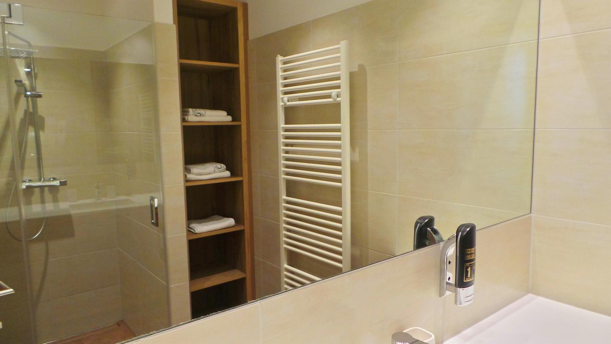 Hotel Diamond Country Club Atzenbrugg Habitación foto