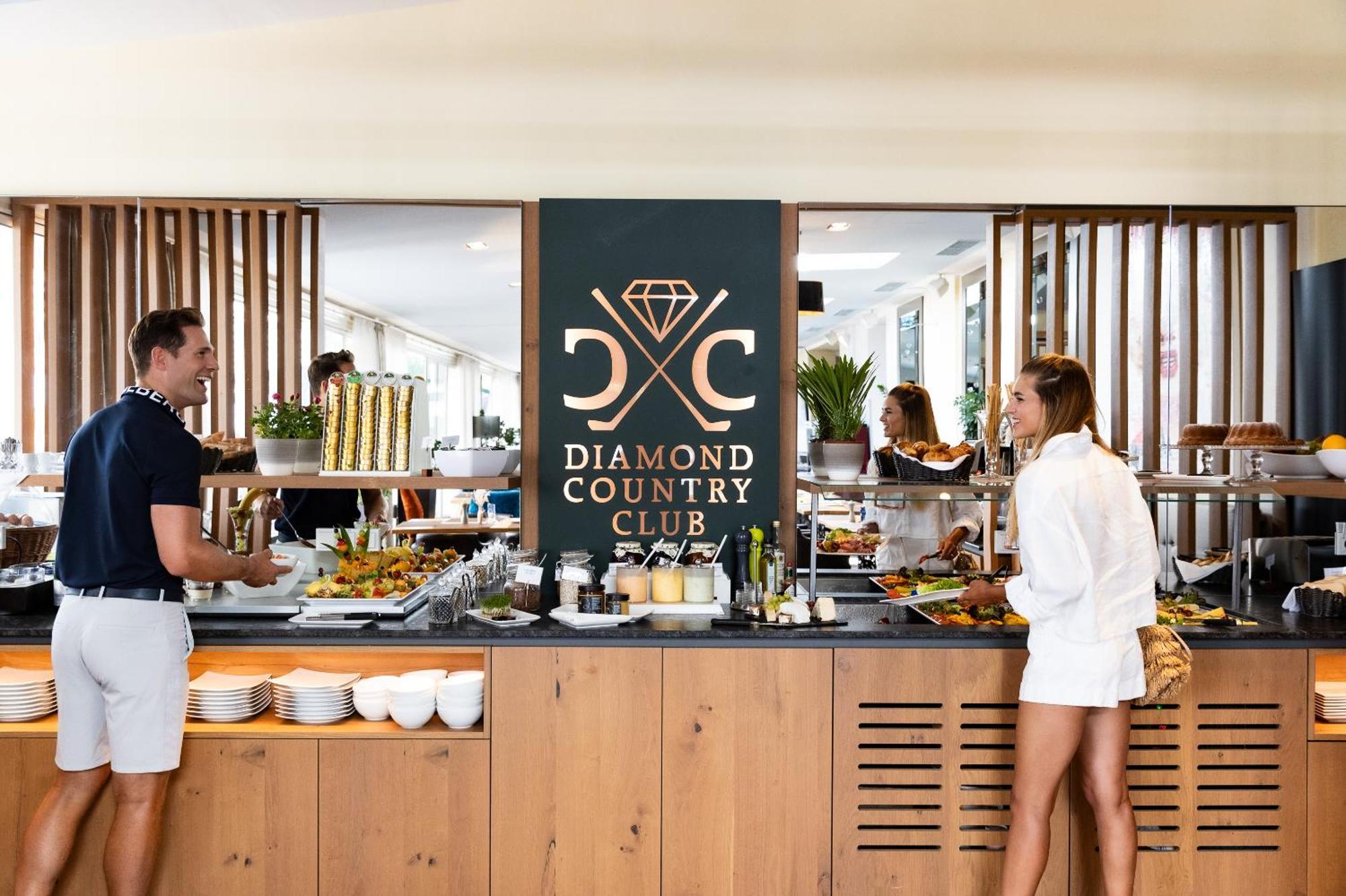 Hotel Diamond Country Club Atzenbrugg Exterior foto