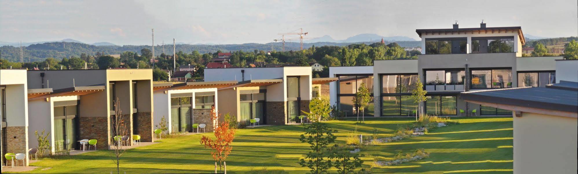 Hotel Diamond Country Club Atzenbrugg Exterior foto